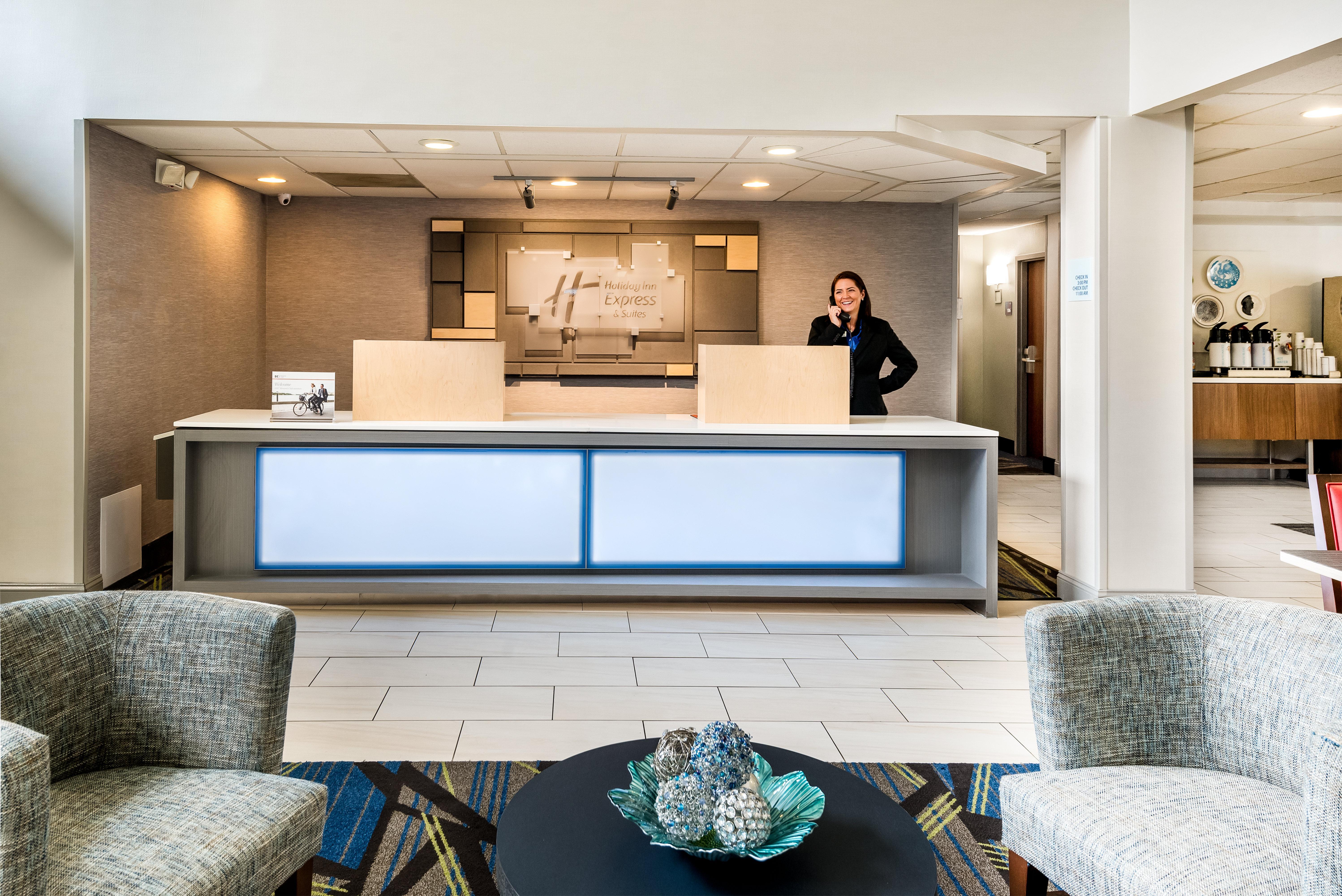 Holiday Inn Express & Suites Charlotte Arpt-Belmont By Ihg Exterior photo