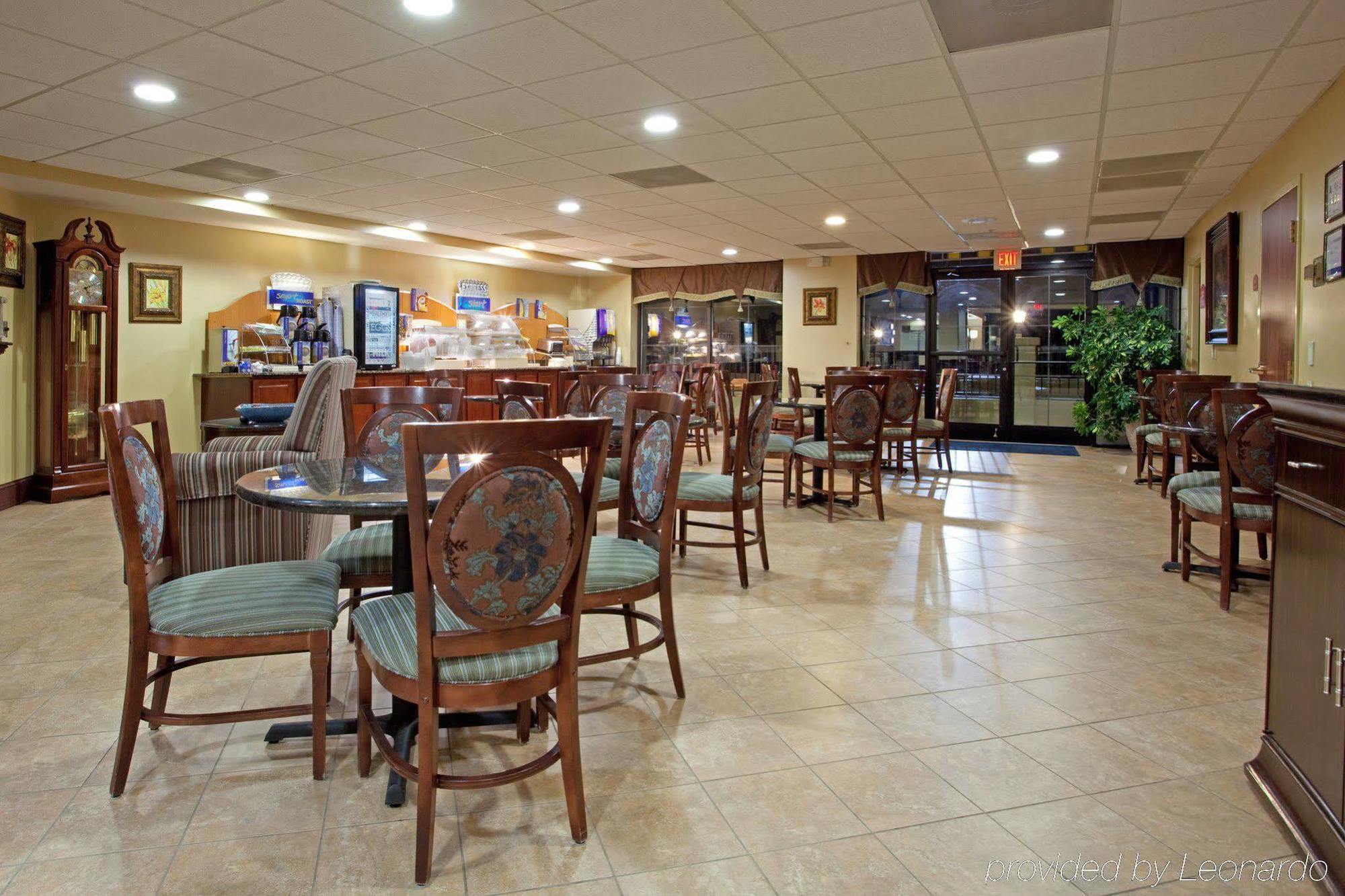 Holiday Inn Express & Suites Charlotte Arpt-Belmont By Ihg Exterior photo