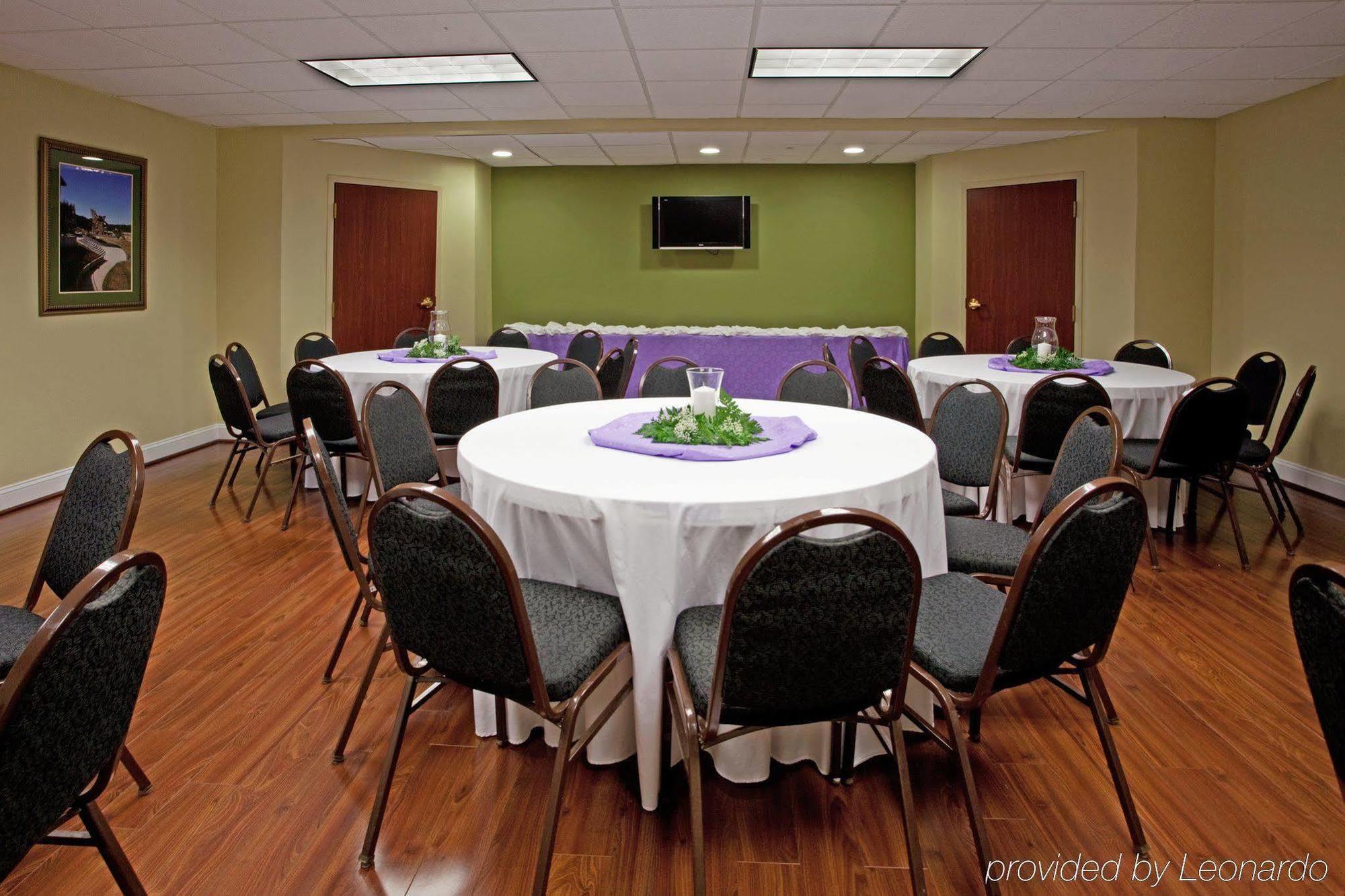 Holiday Inn Express & Suites Charlotte Arpt-Belmont By Ihg Exterior photo